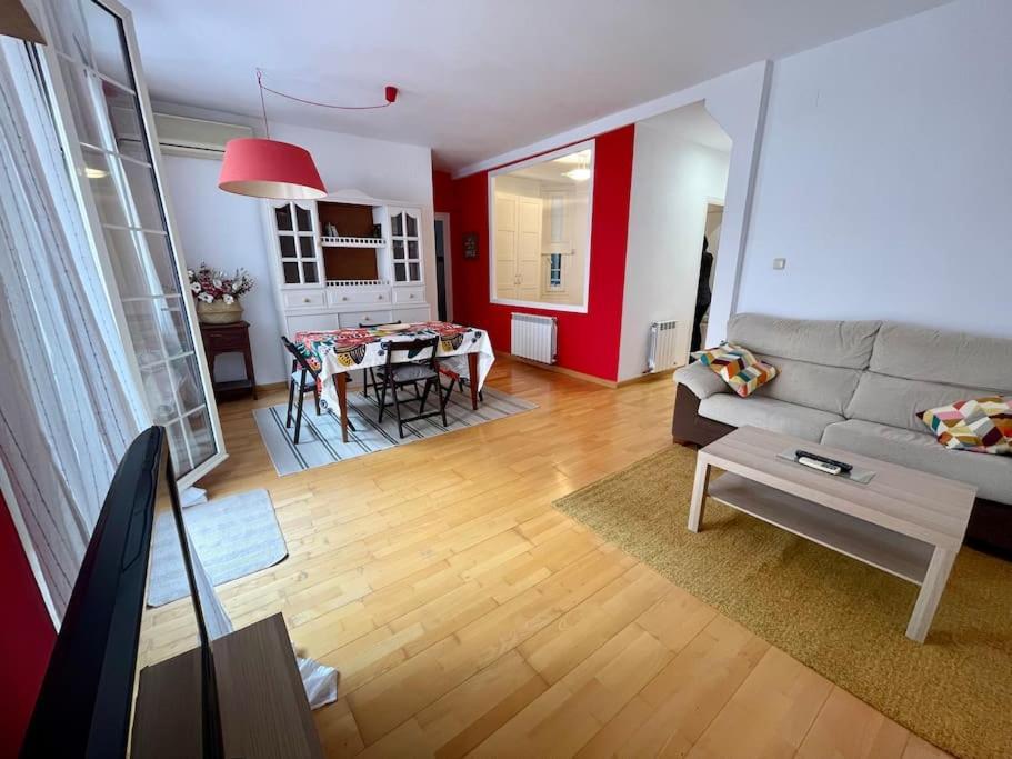 Acogedor Apartamento En ซาราโกซา ภายนอก รูปภาพ